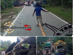 Dua Unit Truck Muatan Kayu Dari Putussibau Alami Kecelakaan Di Sintang.